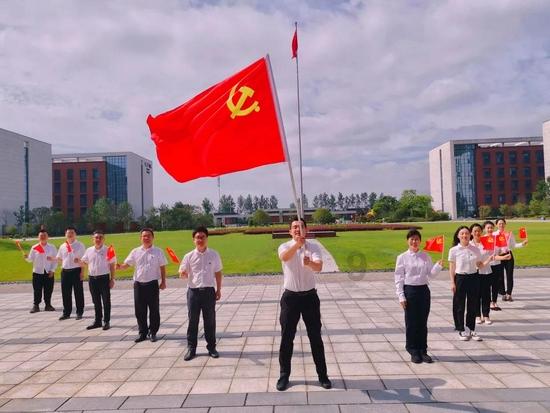 重庆金佛山开出一片冰花花海
